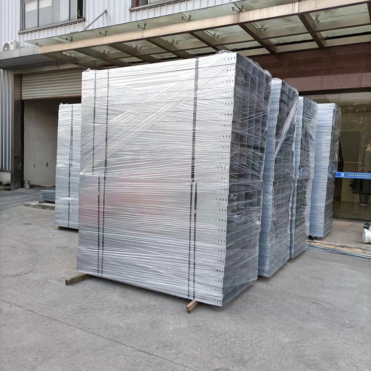 鋁合金槽式橋架長距離運(yùn)輸時的情況